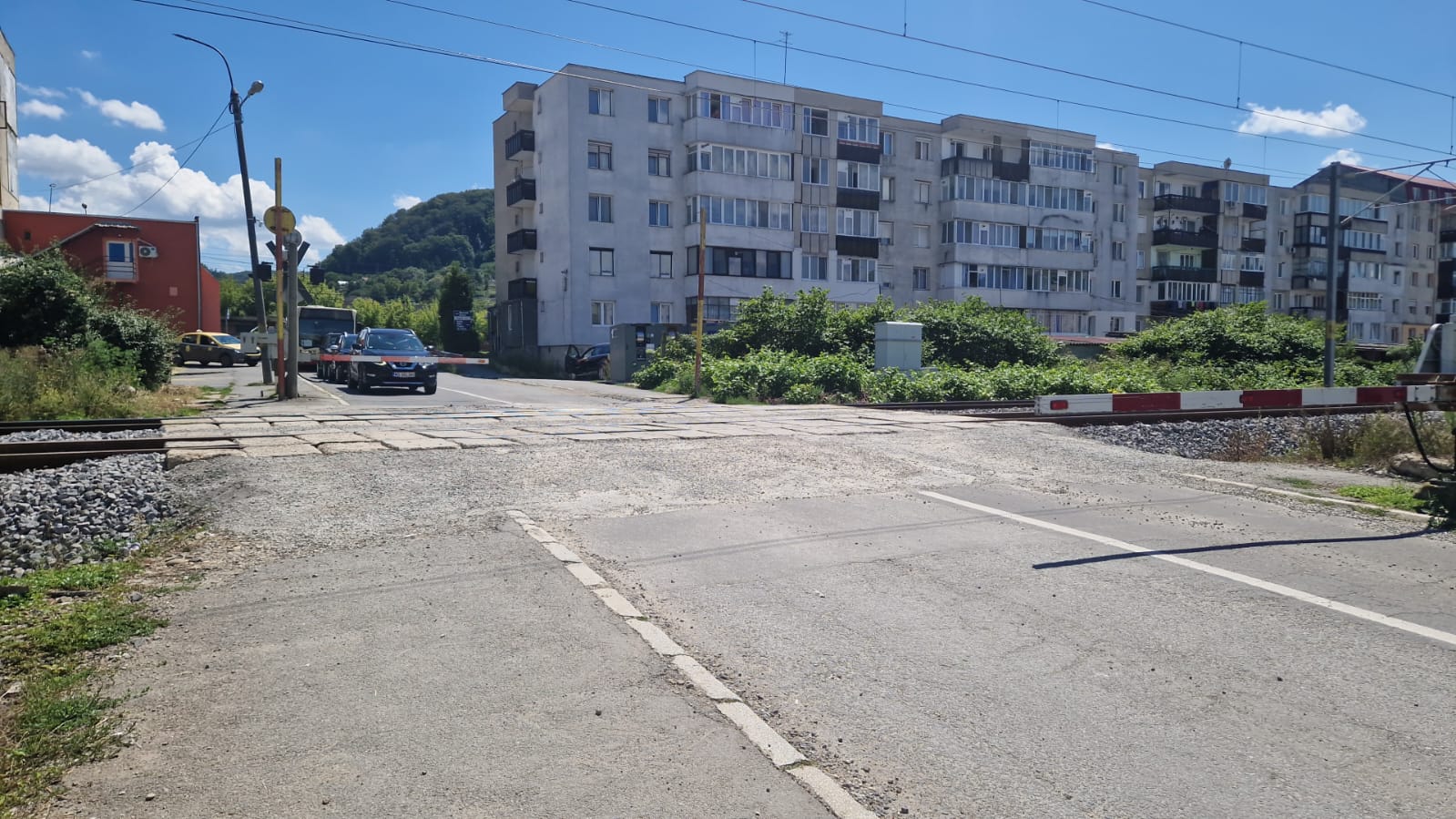 Închidere temporară a trecerii la nivel cu calea ferată (Acces cartier Târnava II) 